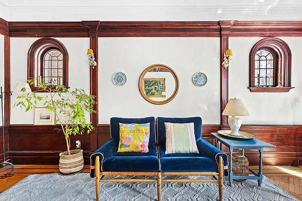Sold by Compass | media 6