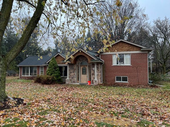 48441 N Territorial Rd, Plymouth, MI 48170