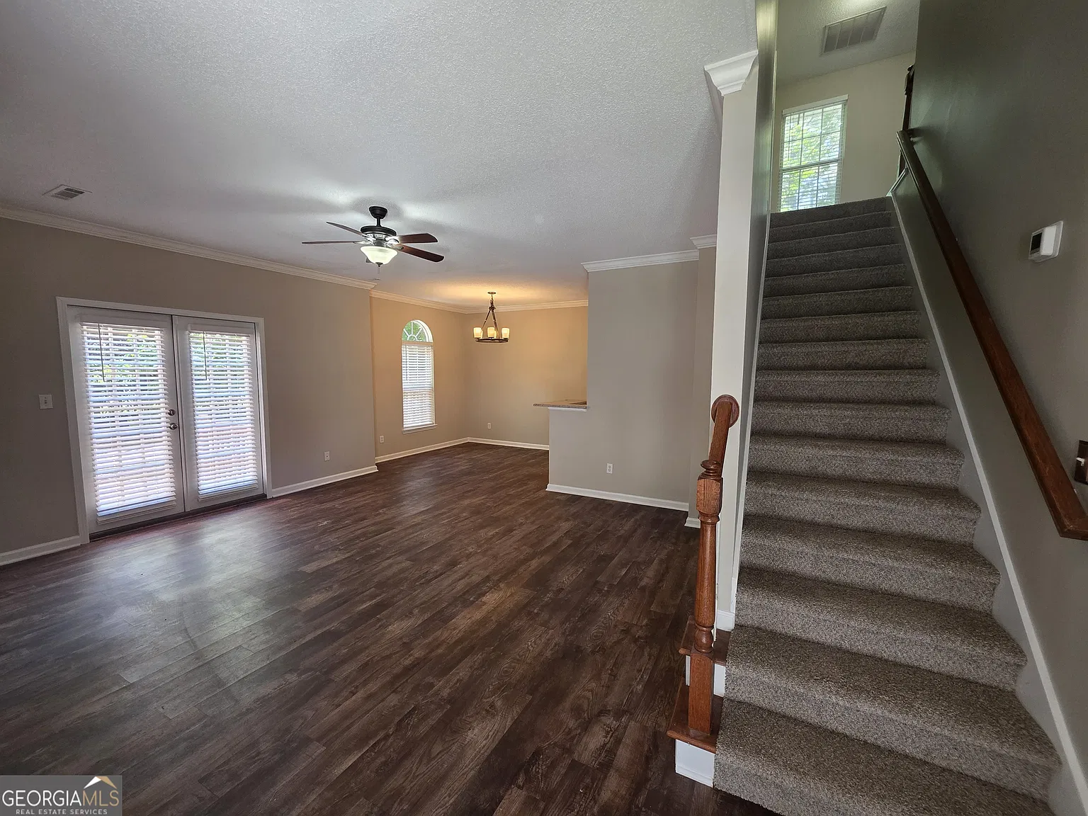 3 bed, 2.5 bath, 1342 sqft, $2,300 — Photo 4