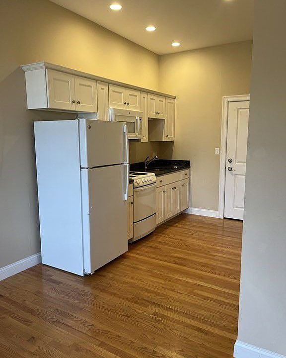 1st image of 60 Pearl St Unit 204