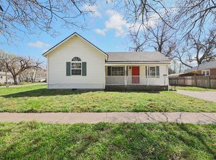 206 Pine St, Halstead, KS 67056