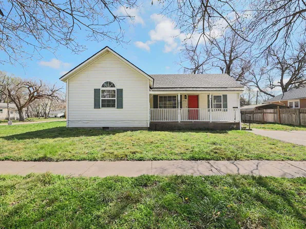 206 Pine St, Halstead, KS 67056