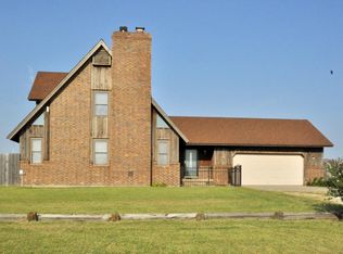 189 S Rolling Hill Rd, Wellington, KS 67152
