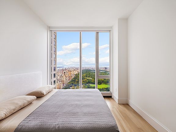 4th image of 217 W 57th St APT 57N