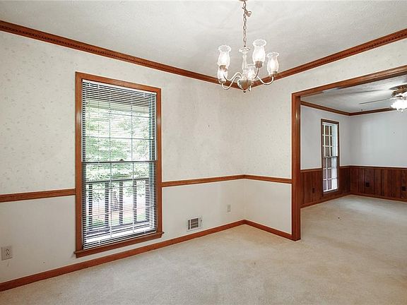 5th image of 218 Kettlewood Dr