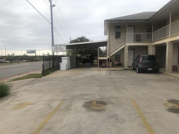 2nd image of 3007 Blaine St