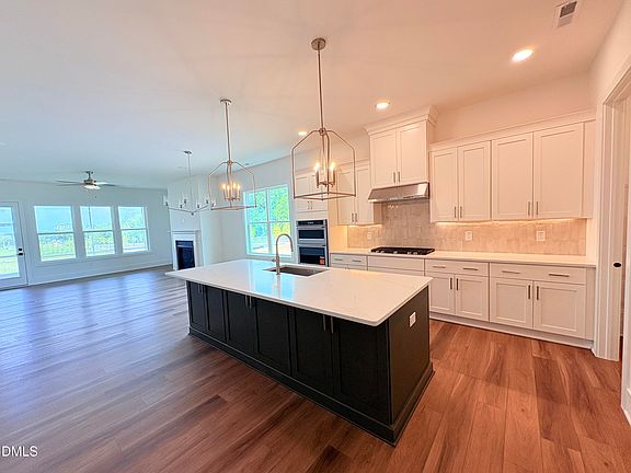 5th image of 2404 Broomhall Ln #206