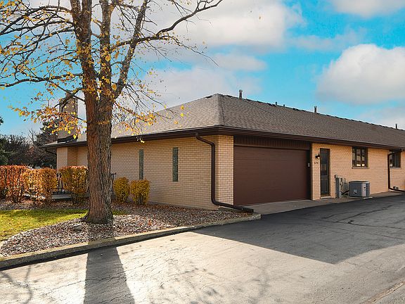 4th image of 8250 Aspen Ln