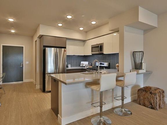 3rd image of 815 S Harvard Blvd #206