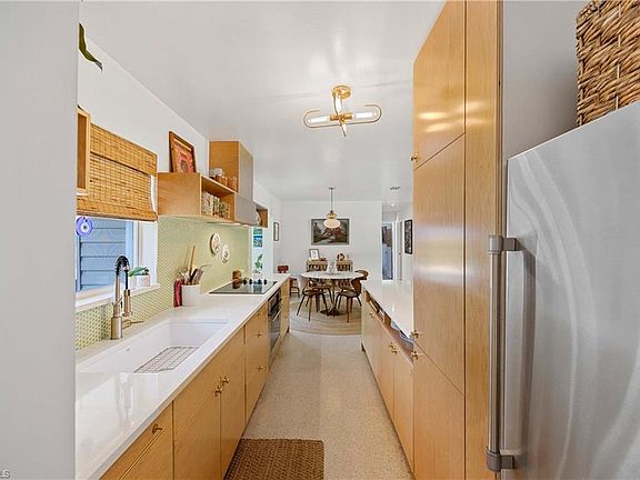 5th image of 1304 Milano DR
