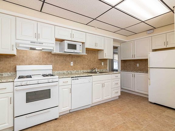 5th image of 8935 Moline St