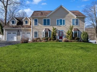 4 Barger St, Cortlandt Manor, NY 10567