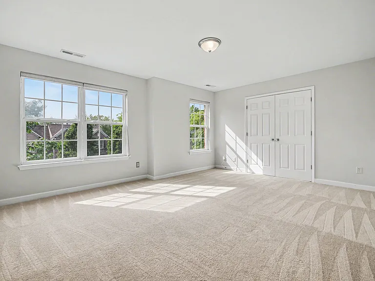 2119 Baggins Ln — Photo 24