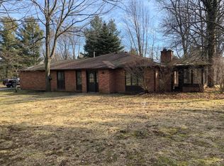 1711 Juanita Dr, Hillsdale, MI 49242