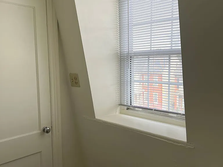 215-217 W Broad St — Photo 12