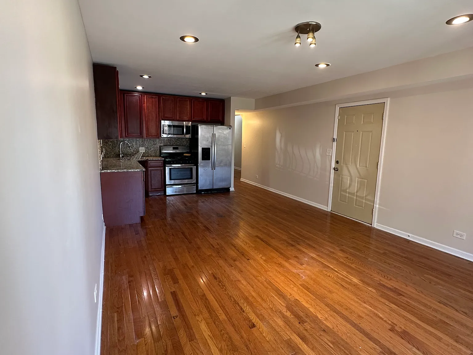 3 bed, 1700 sqft, $2,000 — Photo 2