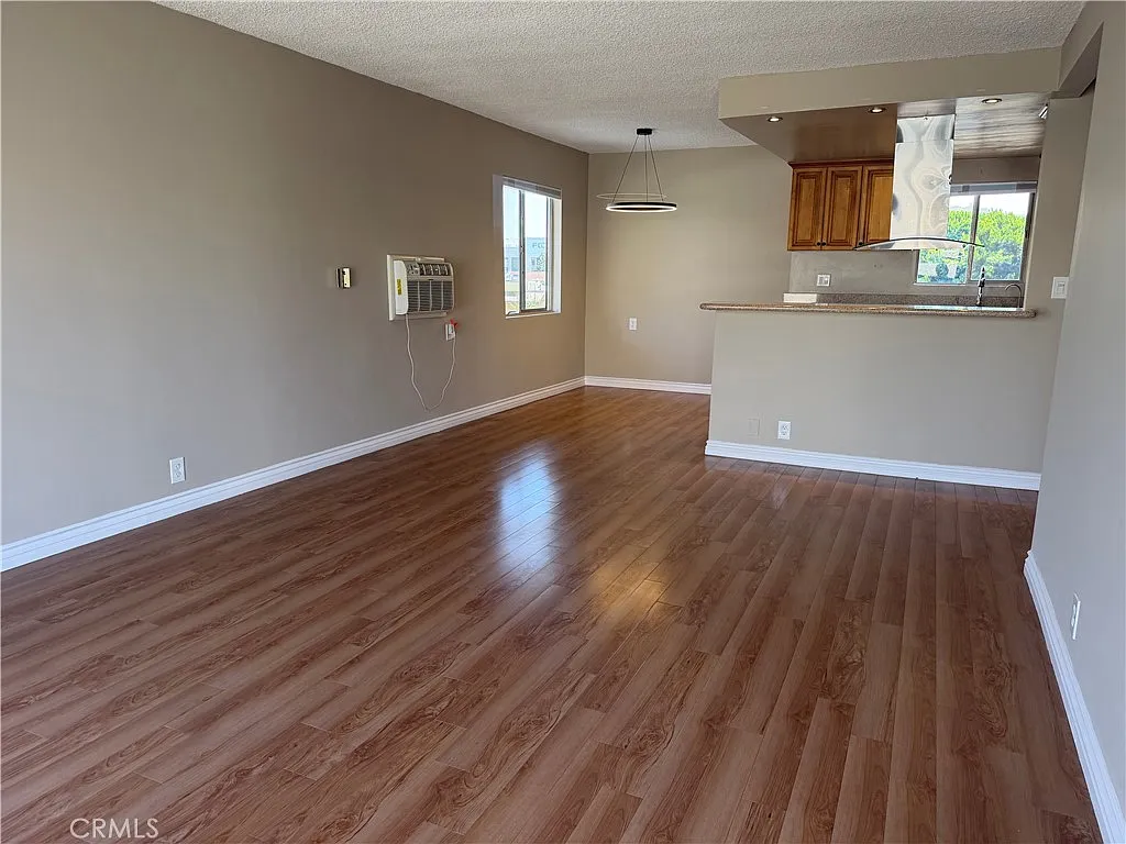 1 bed, 632 sqft, $2,100 — Photo 2