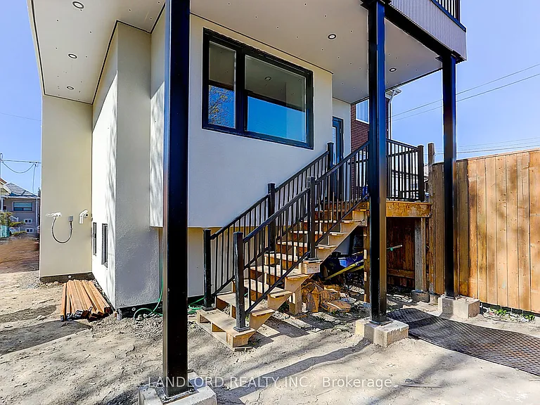 71 Livingstone Ave #LOWER — Photo 6