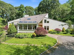29 Amber Ln, Oyster Bay, NY 11771