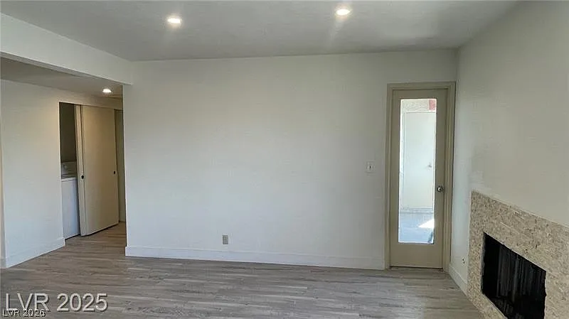 2 bed, 2.0 bath, 970 sqft, $1,350 — Photo 3