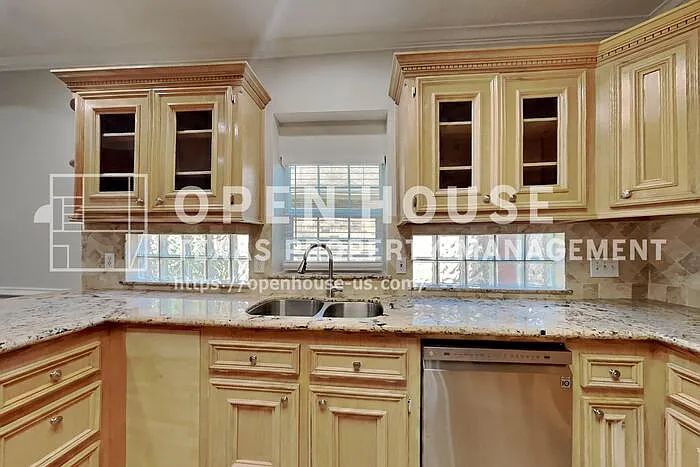 3 bed, 2.5 bath, 2183 sqft, $2,300 — Photo 4