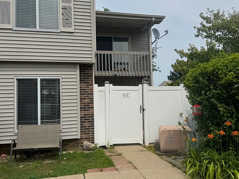 9 E Fernwood Dr #9E — Photo 1