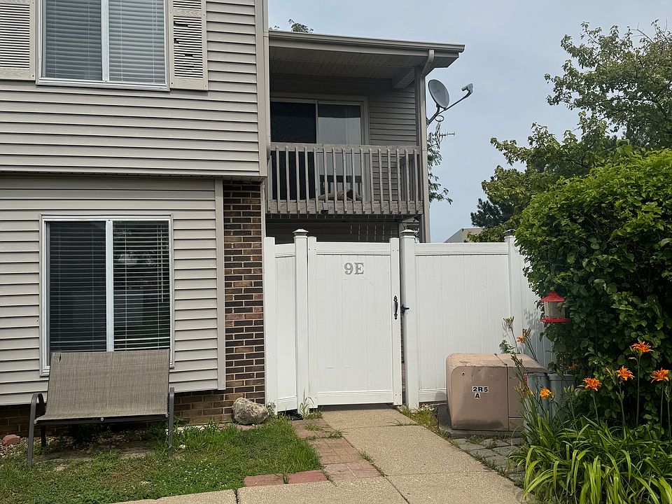 1st image of 9 E Fernwood Dr #9E
