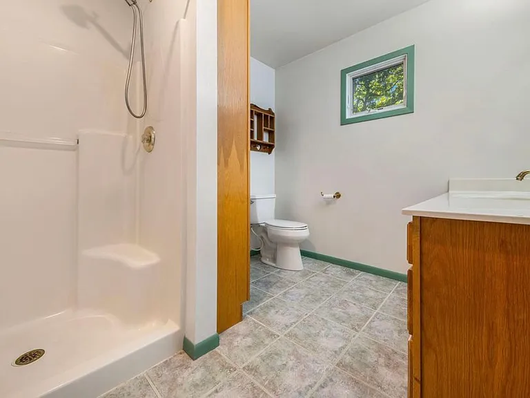 1024 Lakeview Dr — Photo 10