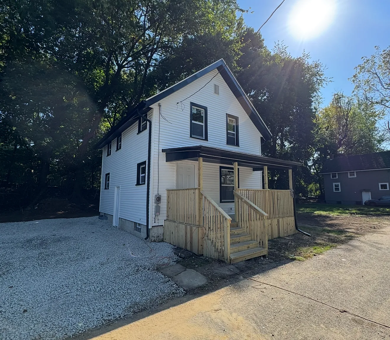 3 bed, 1000 sqft, $1,350 — Photo 1