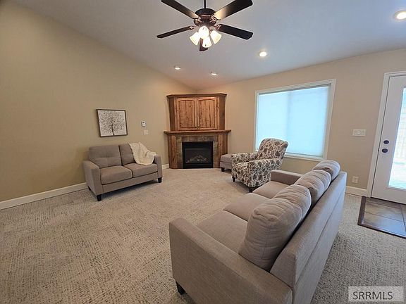 5th image of 471 Woodbridge St