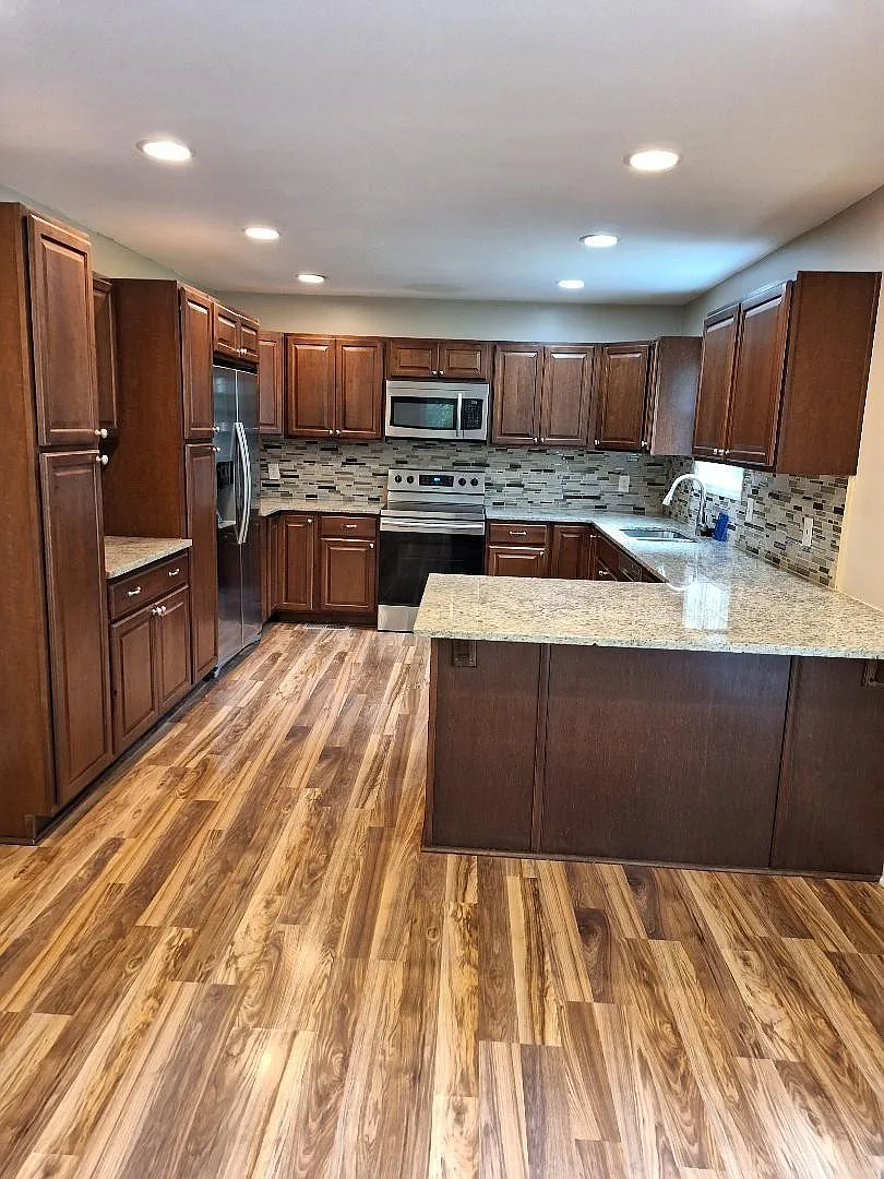 3 bed, 2.0 bath, 1471 sqft, $1,895 — Photo 3