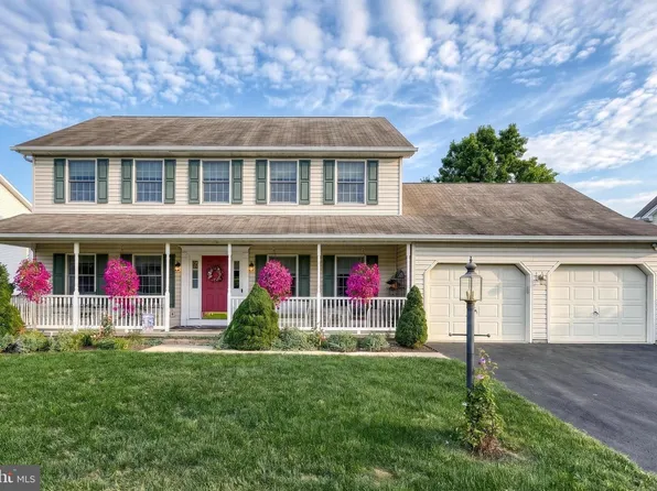 2220 Canterbury Dr, Mechanicsburg, PA 17055