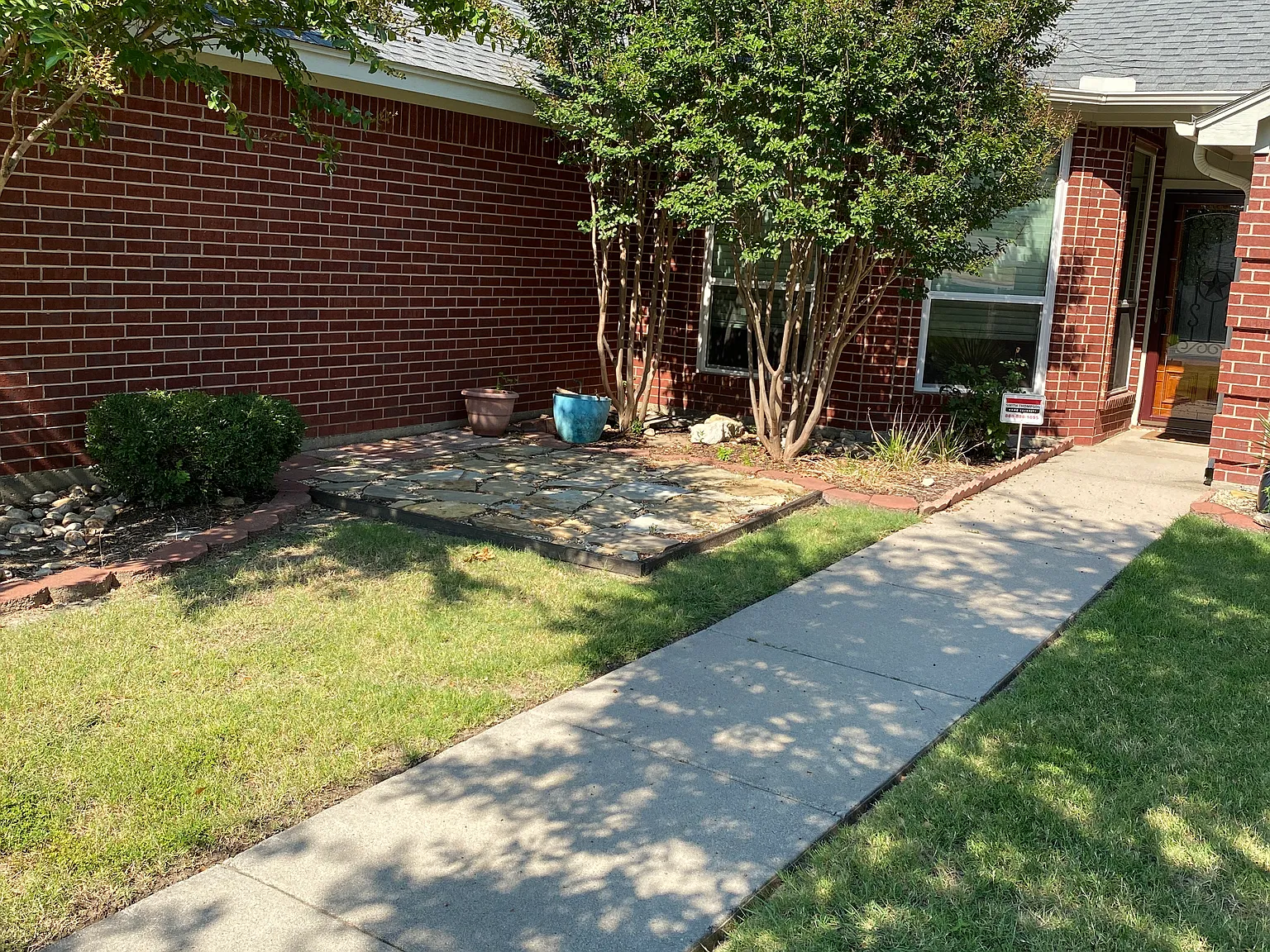 3 bed, 2.0 bath, 1781 sqft, $2,180 — Photo 2
