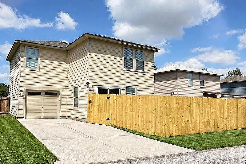 3 bed, 2.5 bath, 2019 sqft, $2,200 — Photo 3