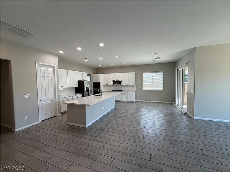 63 Barton Bay Ave — Photo 5