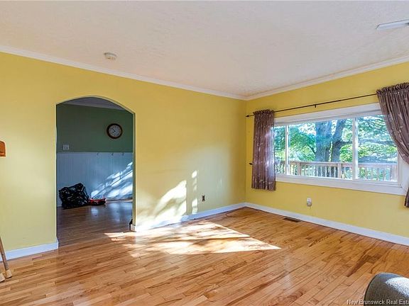 3rd image of 19 Brandy Cres
