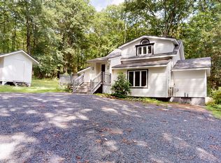 111 Metzger Trl, Dingmans Ferry, PA 18328