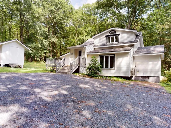 111 Metzger Trl, Dingmans Ferry, PA 18328