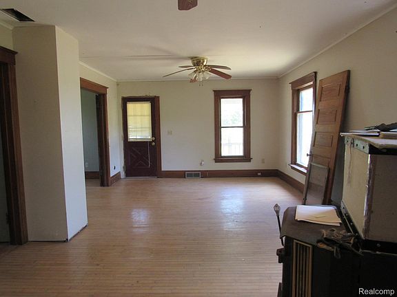 5th image of 695 W Cass Avenue Rd