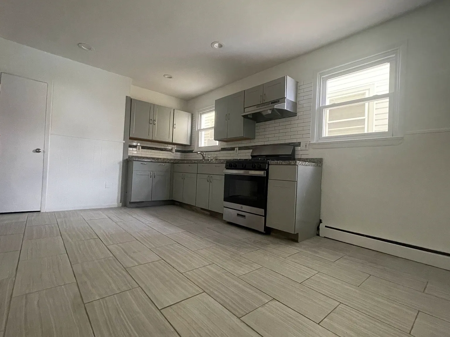 4 bed, 1200 sqft, $2,650 — Photo 3