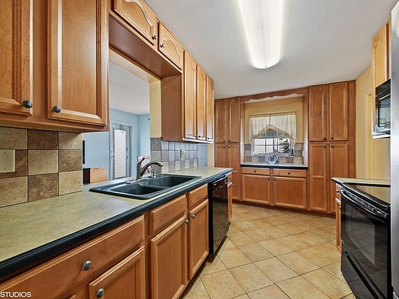 4th image of 1311 SW 21st St
