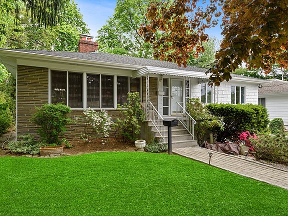 3rd image of 1312 Birch Hill Ln
