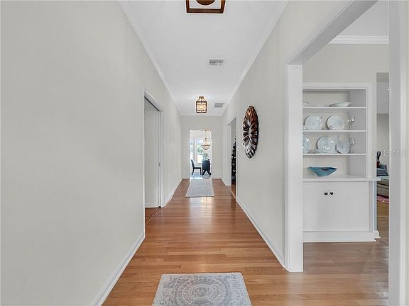 4th image of 2307 Lakeside Dr