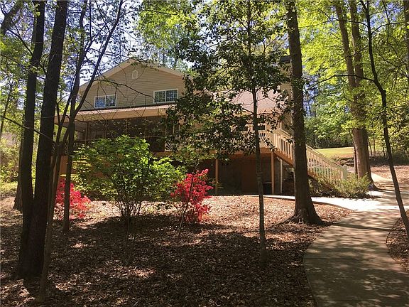 3rd image of 216 Elm Dr