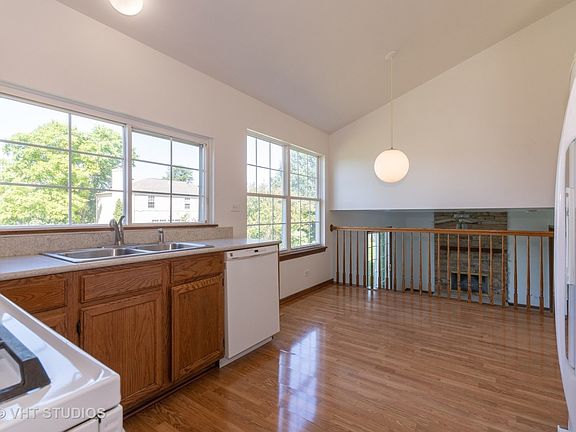 5th image of 1751 Mission Hills Dr