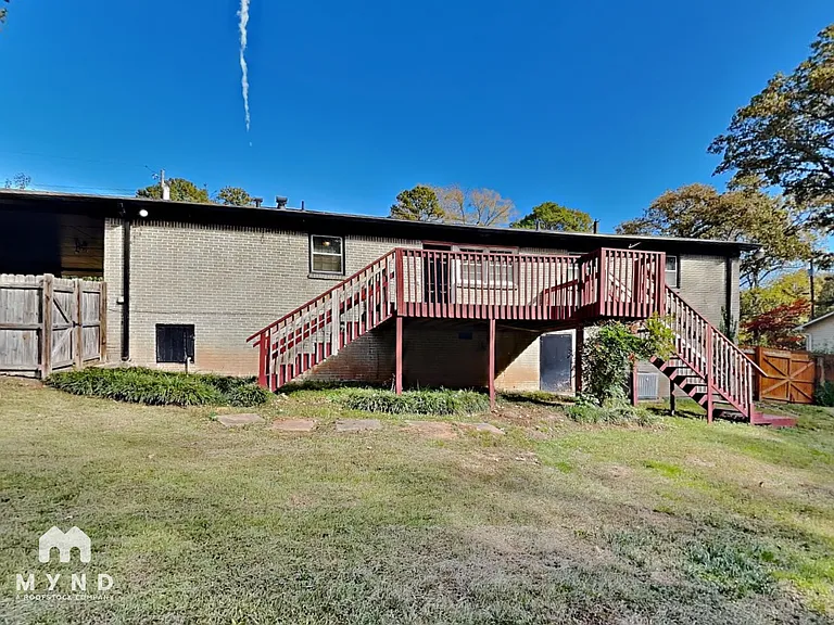 6220 Leslie Dr — Photo 18