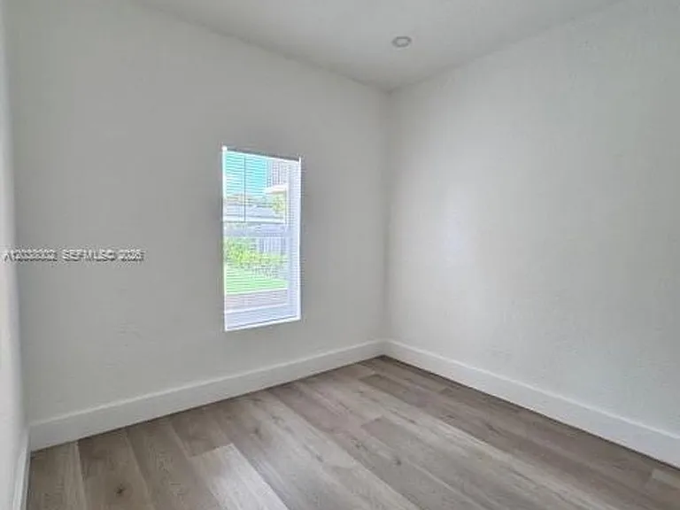 4783 NW Flagler Ter — Photo 8
