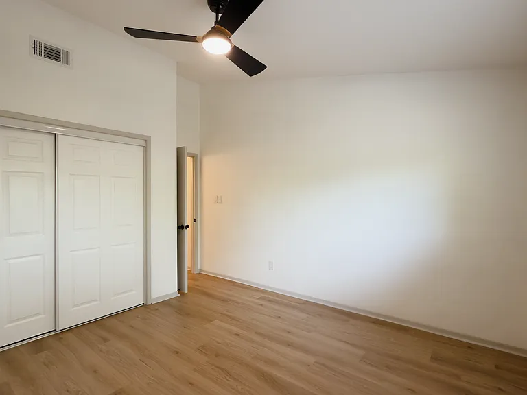7004 Oak Meadow Cir #B — Photo 11