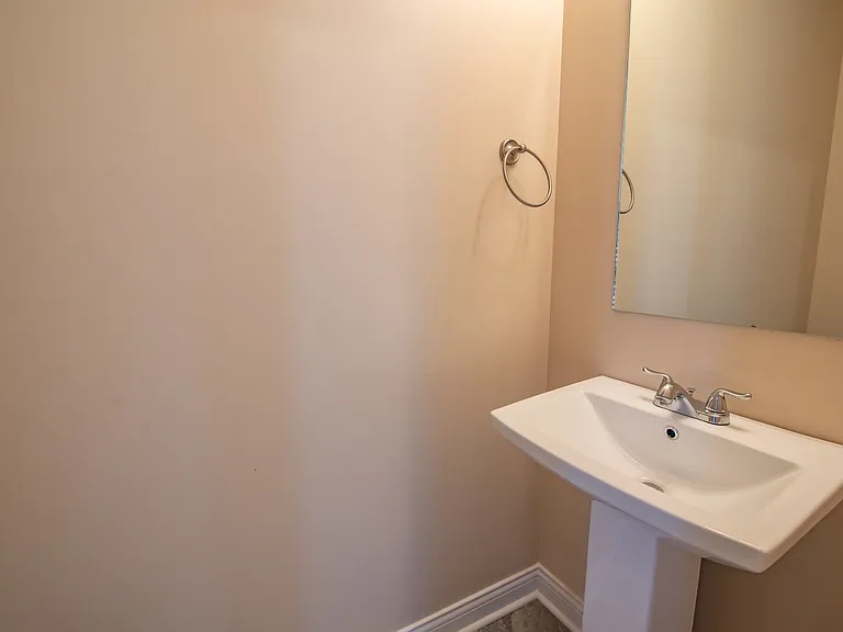 203 Dixon Cir — Photo 12