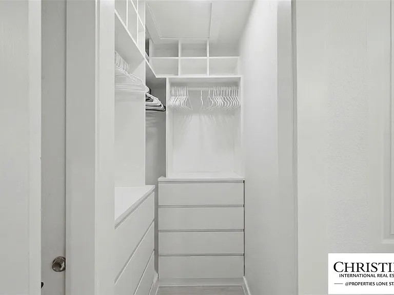8901 Grandview Dr — Photo 22